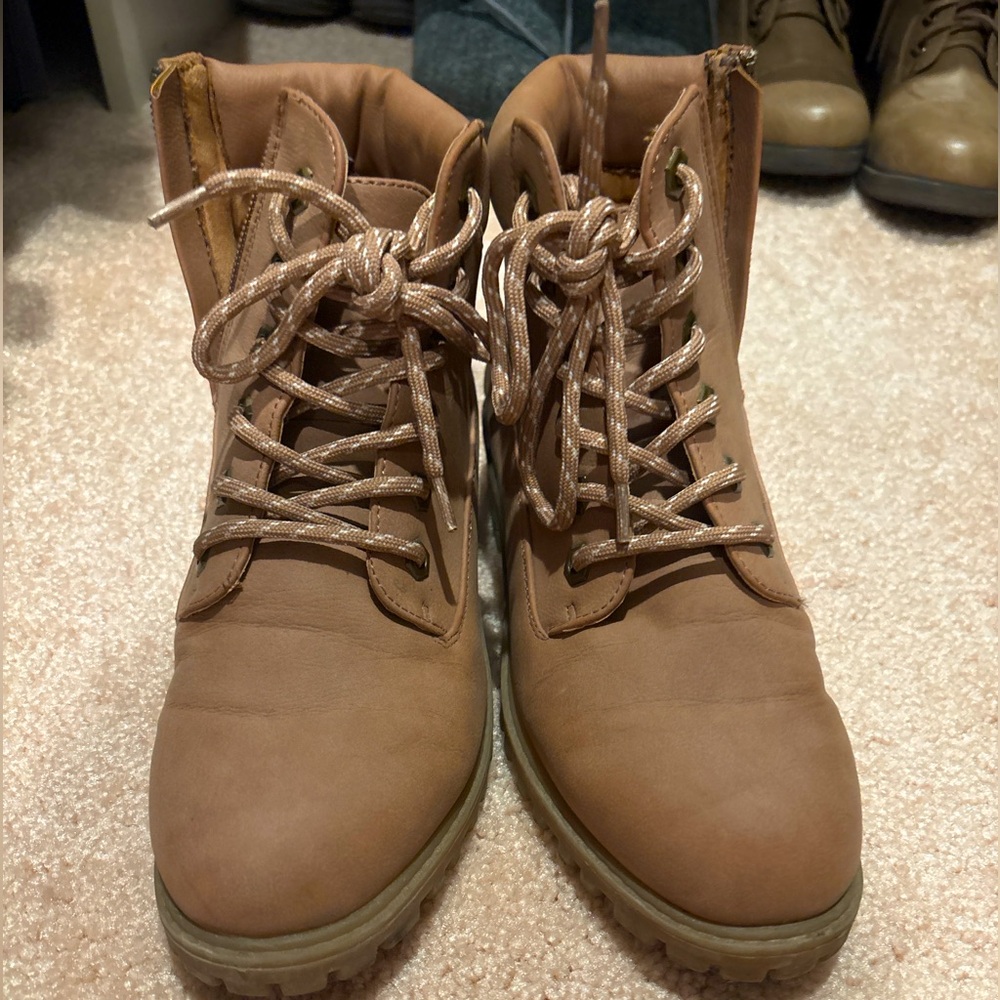 Madden NYC Tan Combat Boots | Women’s Size 6 | Great Condition